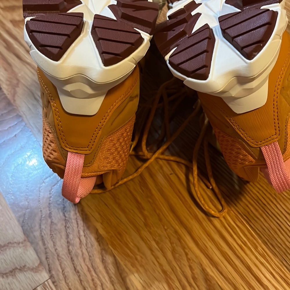 Woman’s Hoka Anacapa Gore-Tex Hiker Sneaker Size 9 NEW - Picture 10 of 15